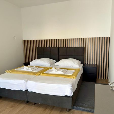 Apartmani Tatjana โนวาลยา ภายนอก รูปภาพ