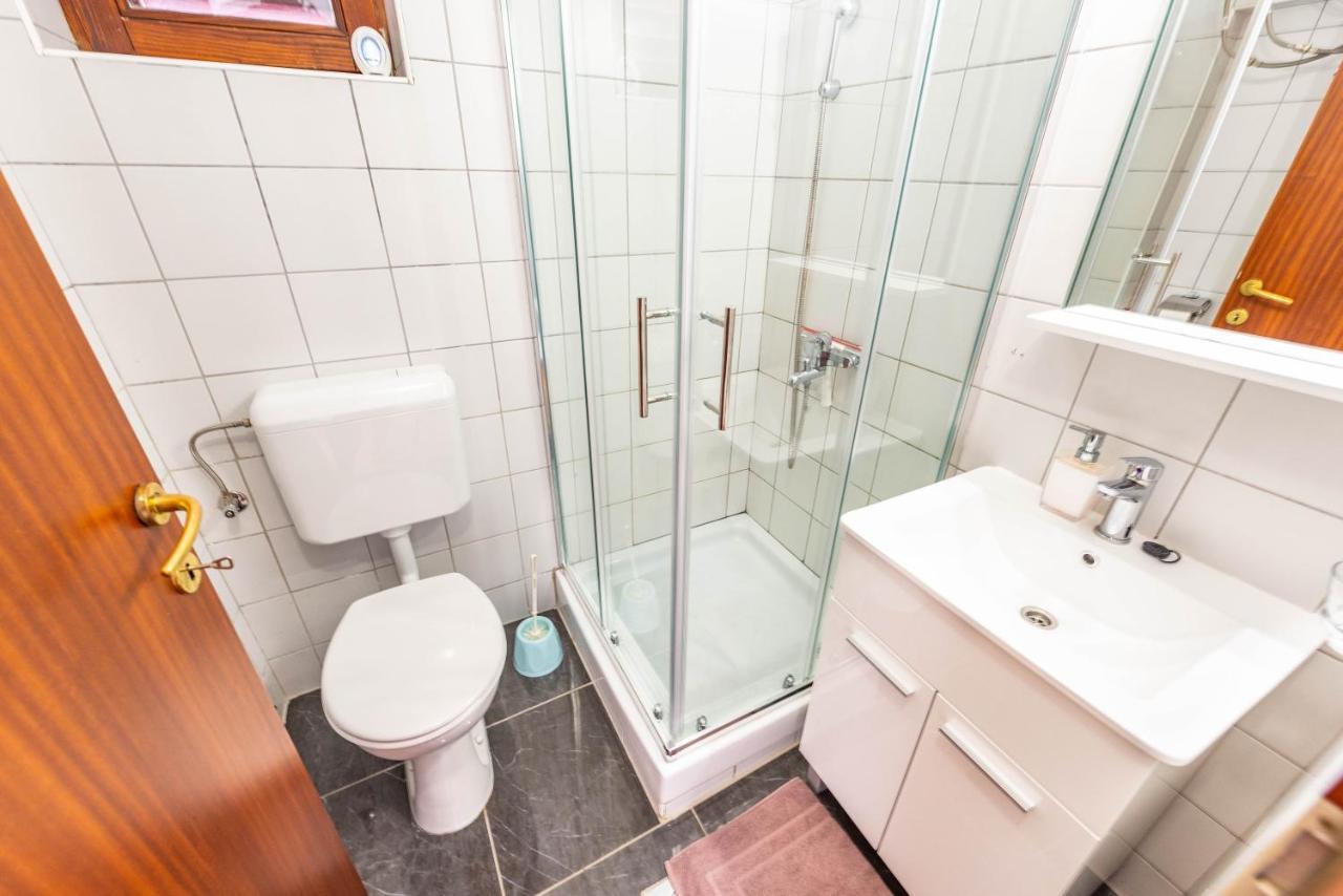Apartmani Tatjana โนวาลยา ภายนอก รูปภาพ