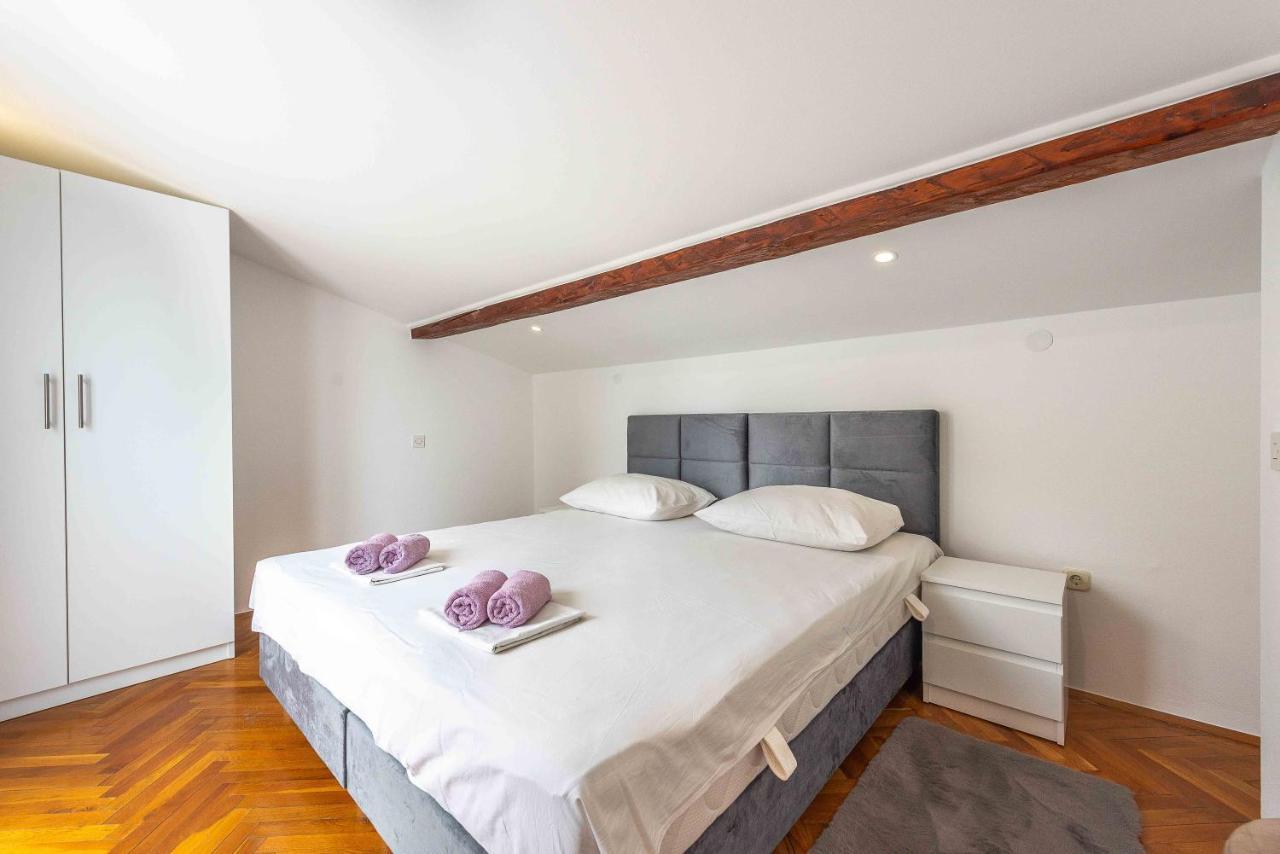 Apartmani Tatjana โนวาลยา ภายนอก รูปภาพ