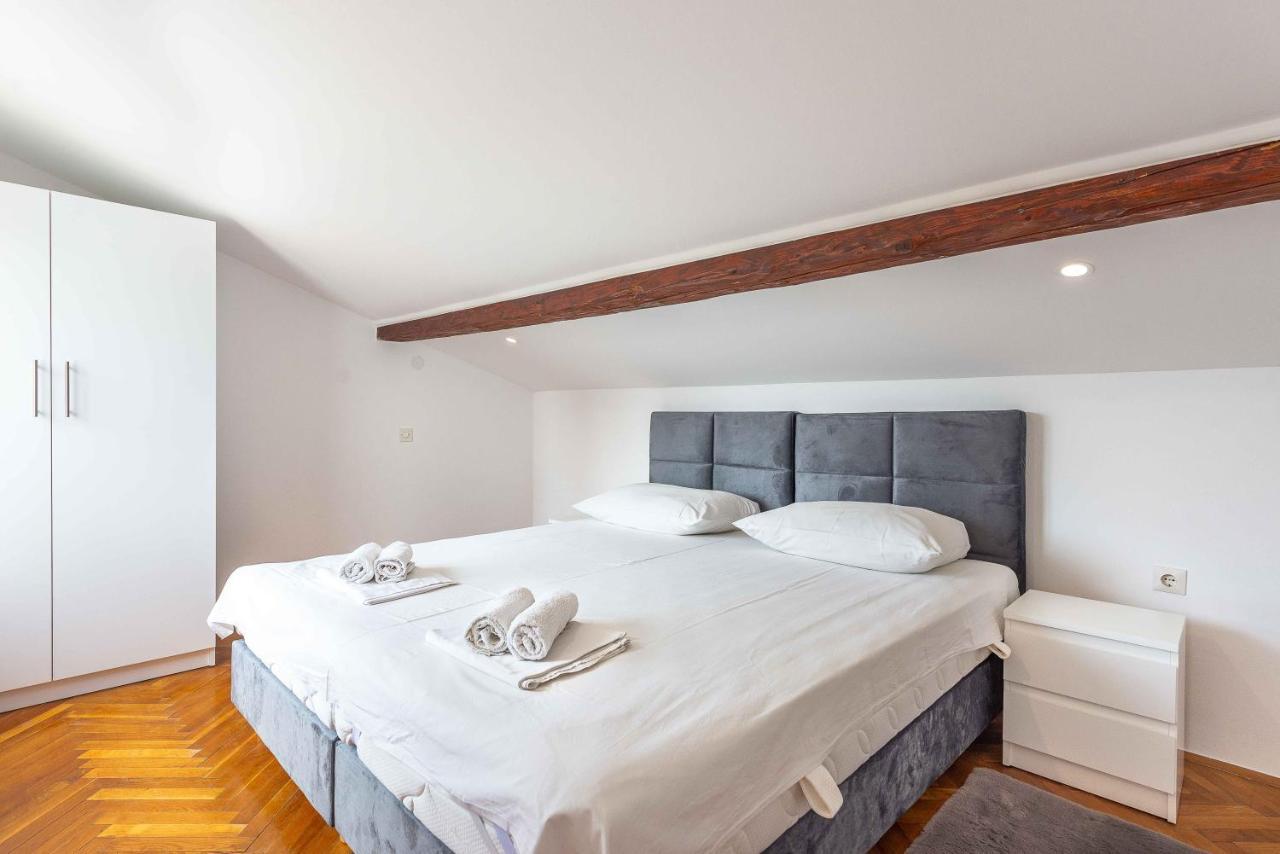 Apartmani Tatjana โนวาลยา ภายนอก รูปภาพ