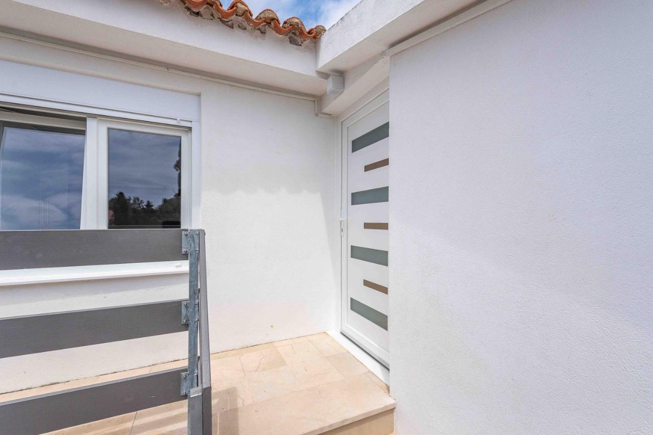 Apartmani Tatjana โนวาลยา ภายนอก รูปภาพ