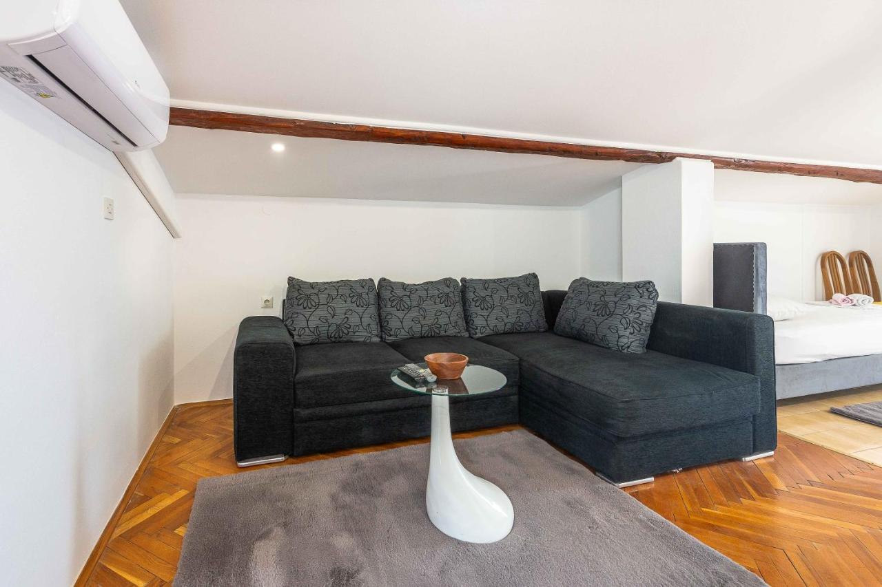 Apartmani Tatjana โนวาลยา ภายนอก รูปภาพ