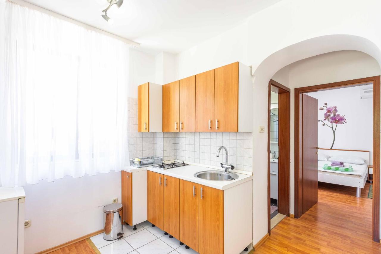 Apartmani Tatjana โนวาลยา ภายนอก รูปภาพ