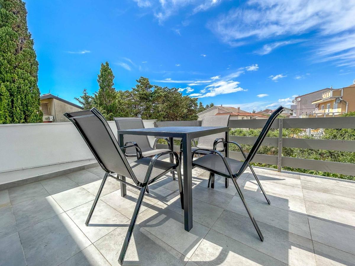 Apartmani Tatjana โนวาลยา ภายนอก รูปภาพ