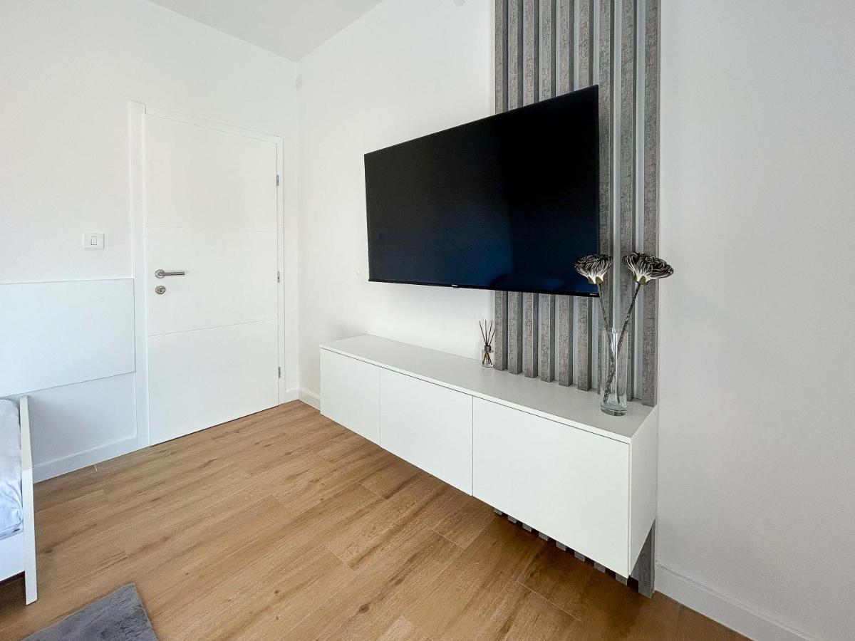 Apartmani Tatjana โนวาลยา ภายนอก รูปภาพ