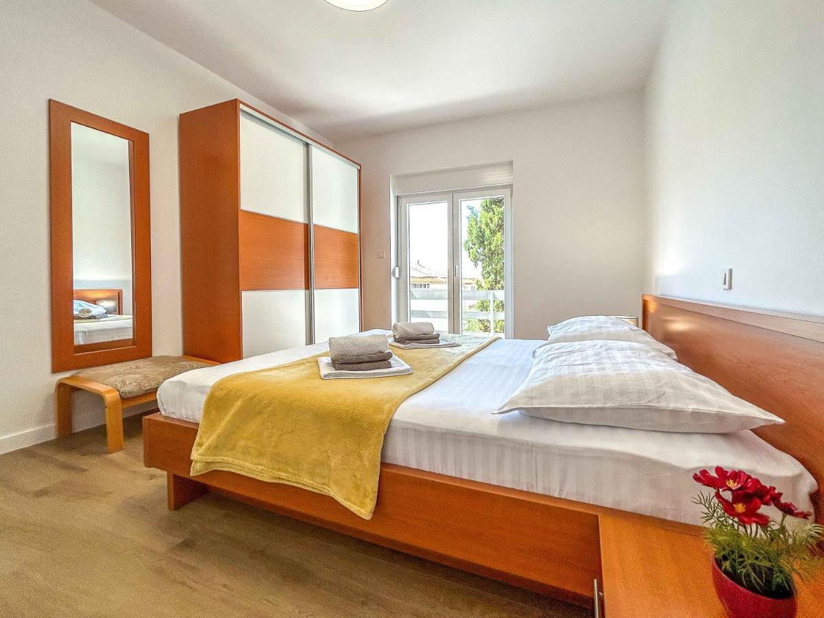 Apartmani Tatjana โนวาลยา ภายนอก รูปภาพ