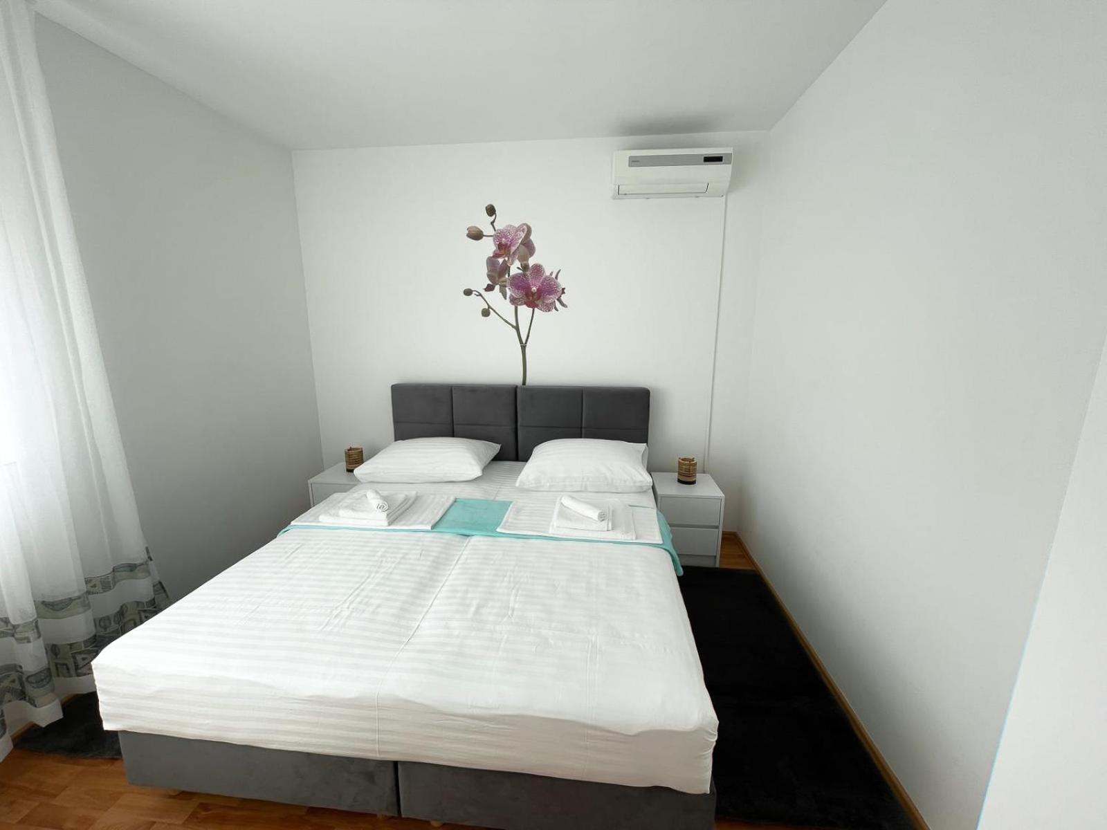 Apartmani Tatjana โนวาลยา ภายนอก รูปภาพ