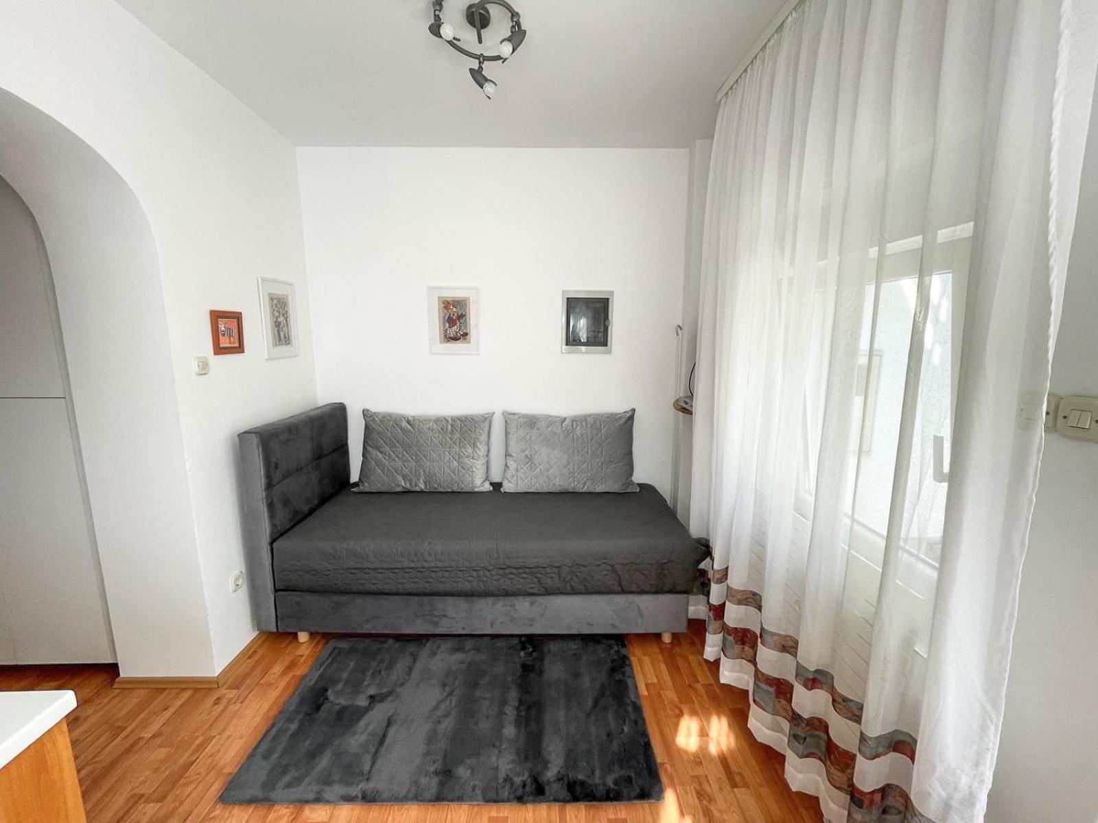 Apartmani Tatjana โนวาลยา ภายนอก รูปภาพ