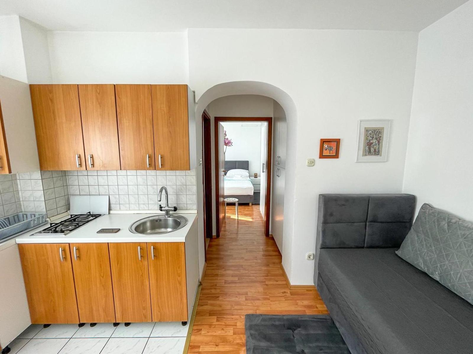 Apartmani Tatjana โนวาลยา ภายนอก รูปภาพ