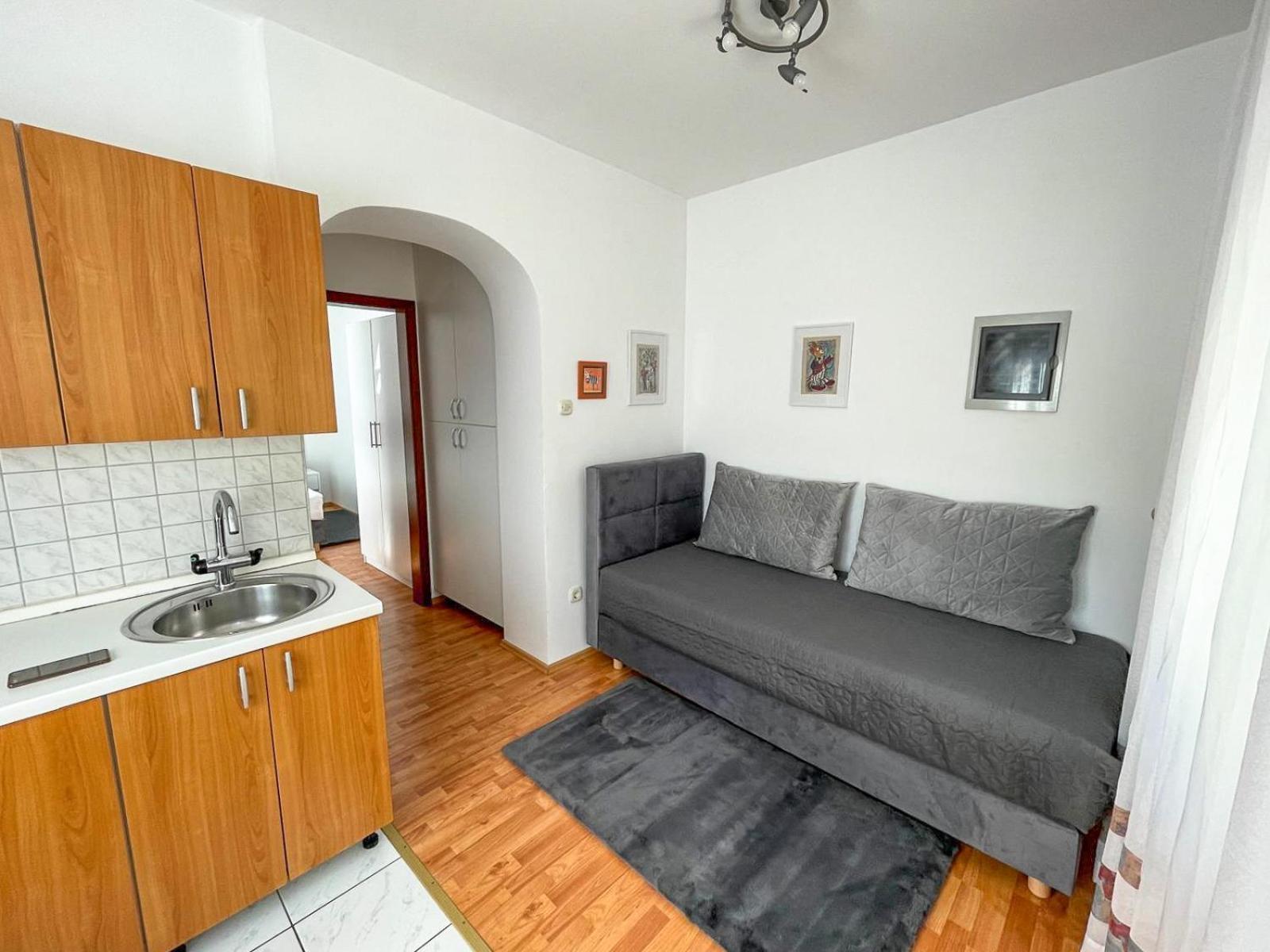 Apartmani Tatjana โนวาลยา ภายนอก รูปภาพ