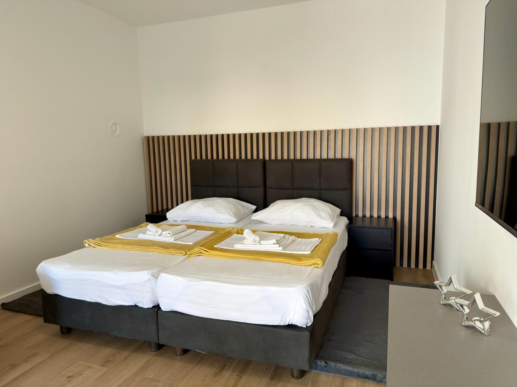 Apartmani Tatjana โนวาลยา ภายนอก รูปภาพ