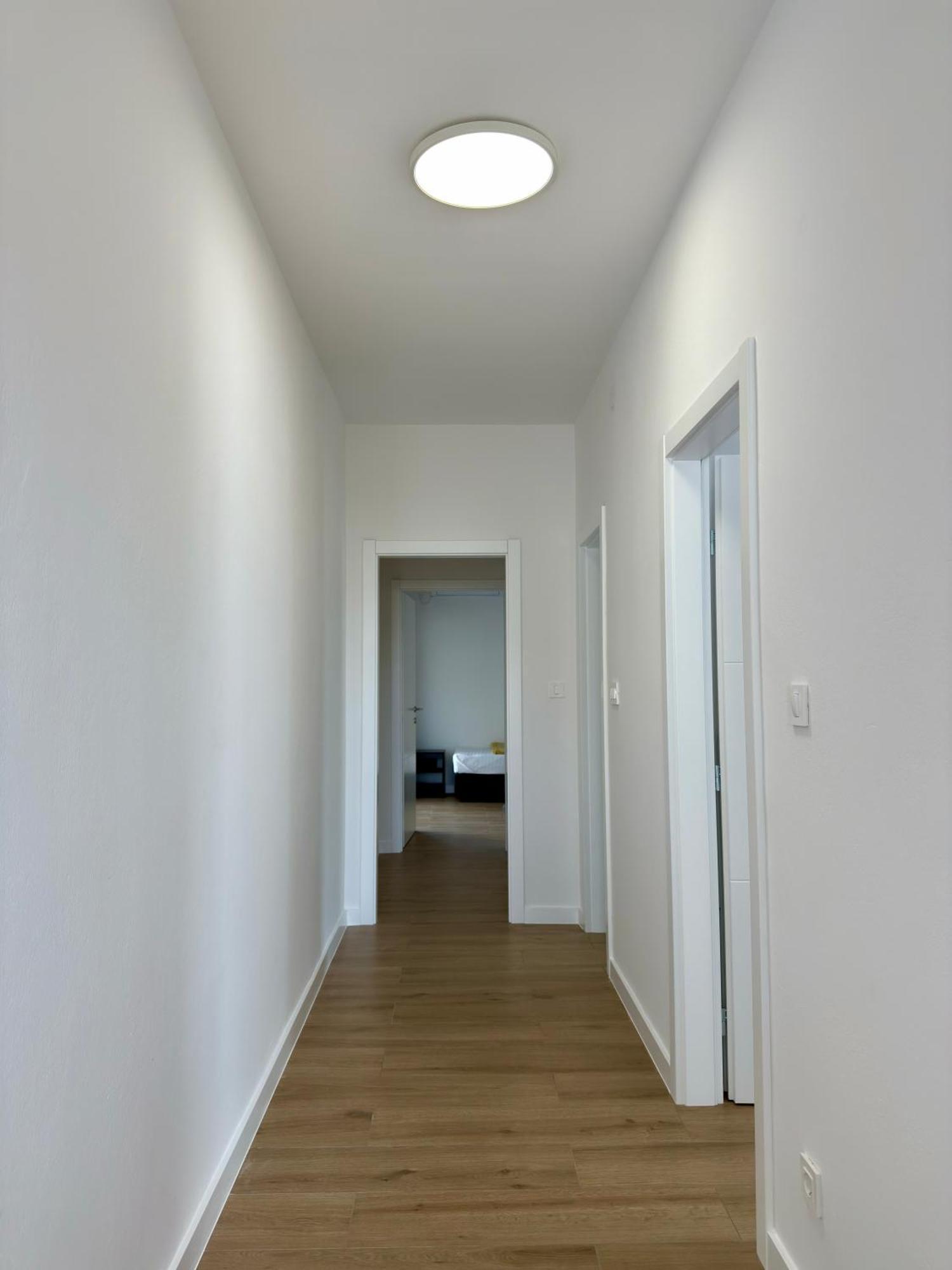 Apartmani Tatjana โนวาลยา ภายนอก รูปภาพ