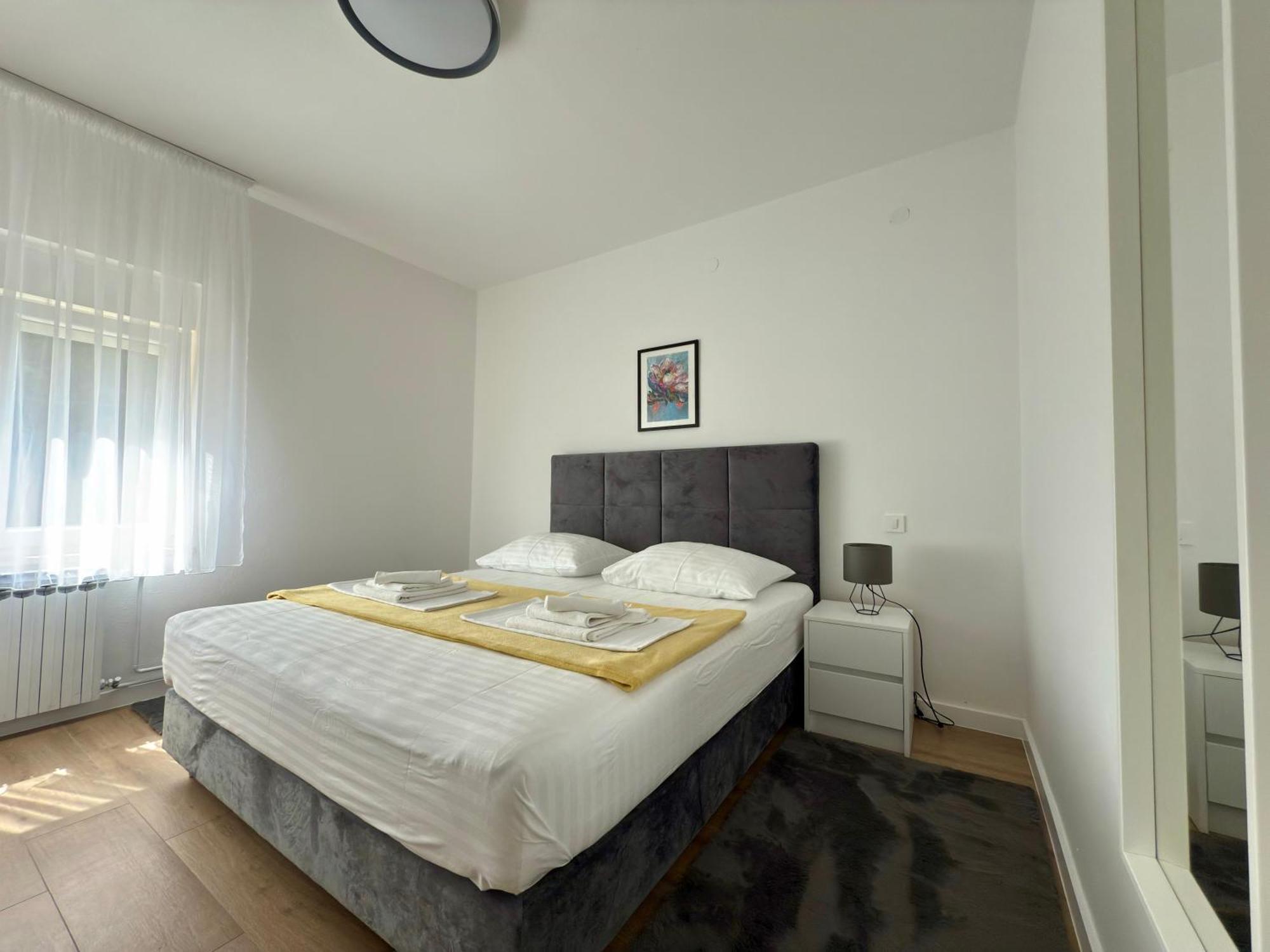 Apartmani Tatjana โนวาลยา ภายนอก รูปภาพ